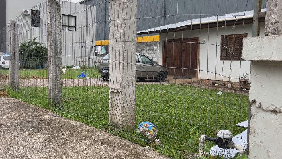 Adolescente de 12 anos foi morto a tiros na noite desta quarta-feira (28) na frente de casa em Garibaldi — Foto: Reprodução/RBS TV