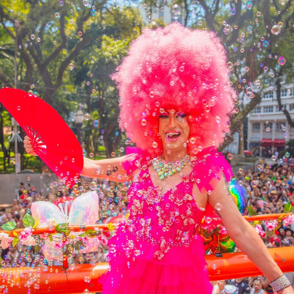 Mama Darling é a fundadora do bloco Minhoqueen que completou 10 anos em 2026. — Foto: Reprodução/Redes sociais