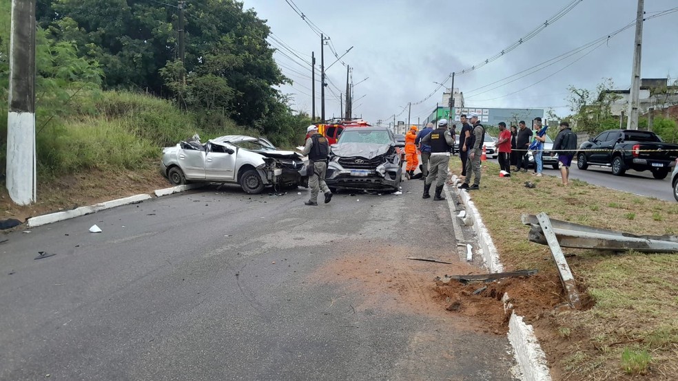 Acidente aconteceu na Avenida Olavo Montenegro, em Parnamirim — Foto: Thiago César/Inter TV Cabugi