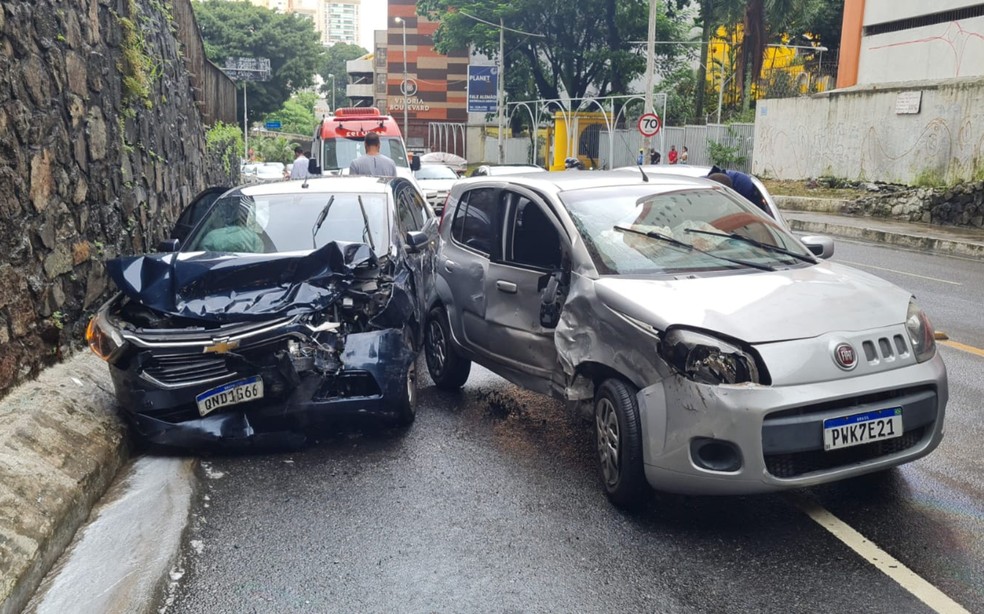 CARRO AUTOMÁTICO #transitopelomundo #batidadecarro #acidente #barberag