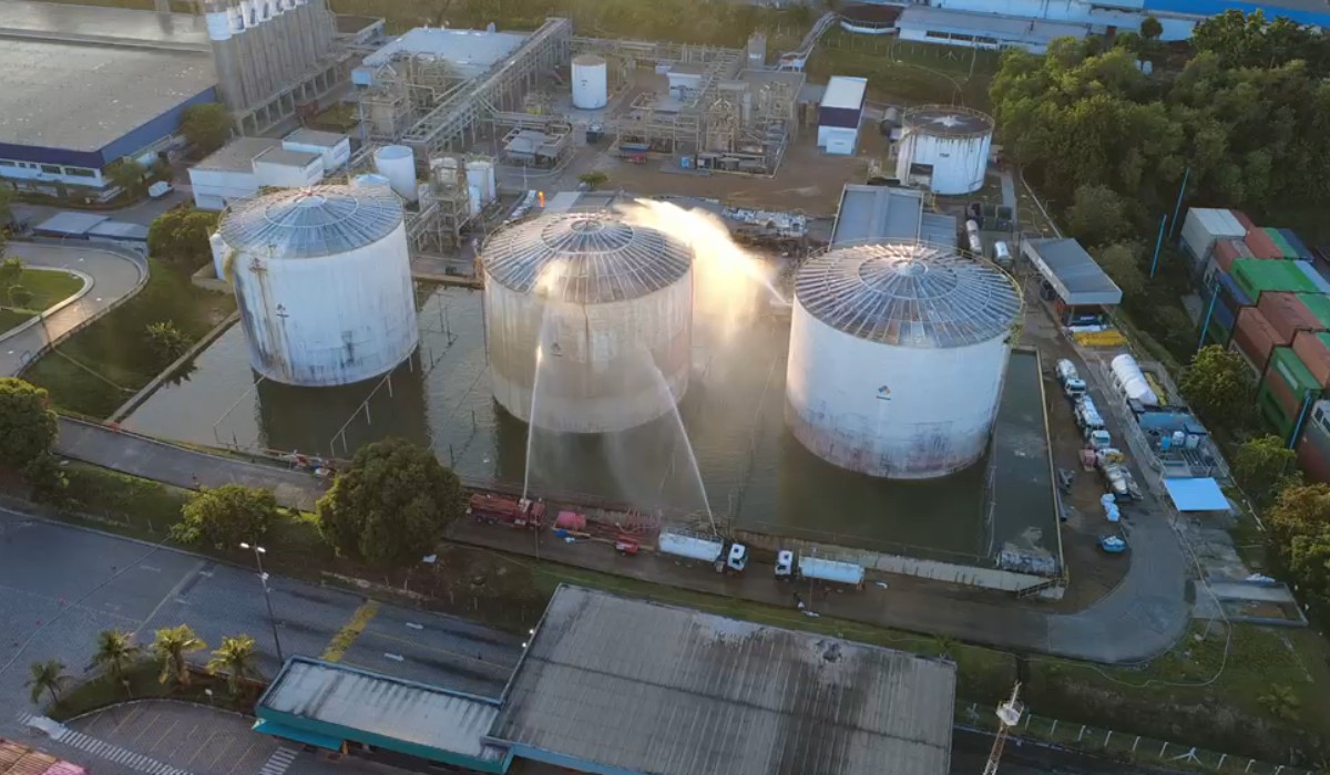 Vazamento de gás em Manaus: bombeiros completam mais de 60 horas de resfriamento; fumaça cede, mas odor persiste