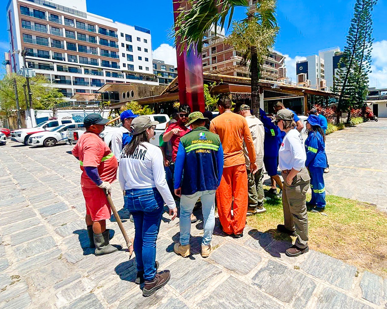 Estabelecimentos da orla de João Pessoa são notificados para corrigir problemas em rede de esgoto 