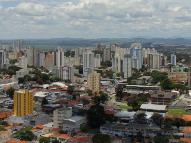 Passagem de frente fria derruba temperaturas e alivia calorão no Vale e região neste domingo (24)
