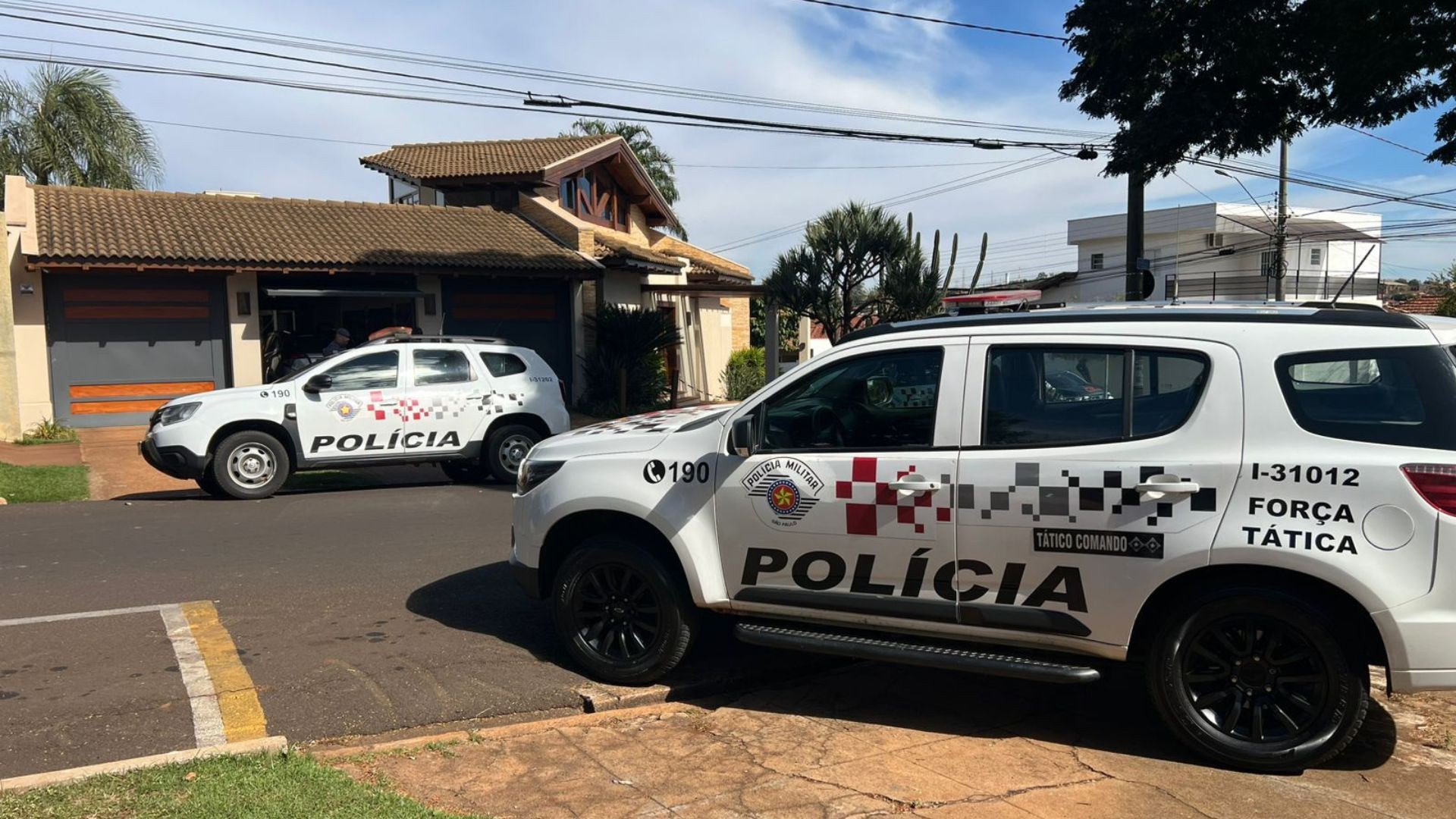 Trio armado invade casa de empresário e faz casal refém em Santa Cruz do Rio Pardo
