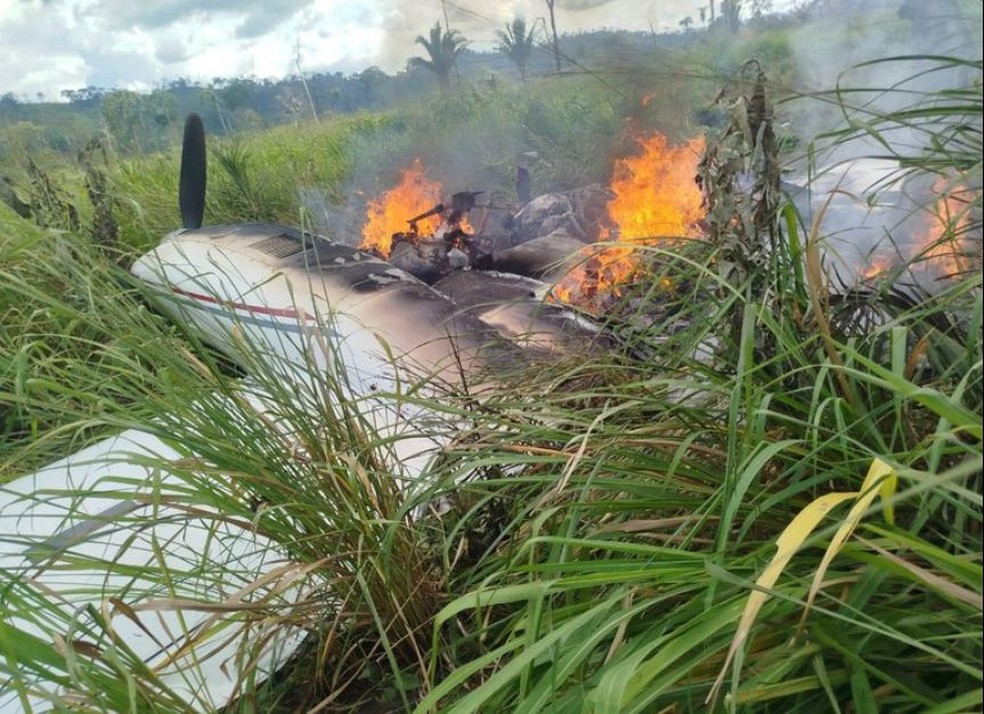 Avião carregado de drogas foi interceptado pela FAB no Pará e encontrado em chamas — Foto: Polícia Federal/Divulgação