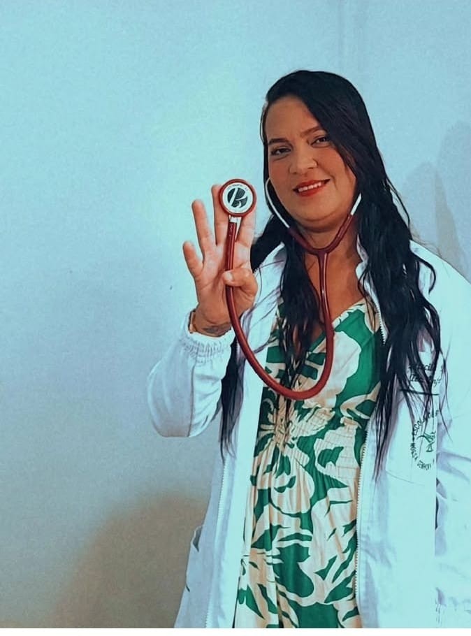 Homem mata ex-companheira a facadas na frente dos filhos e é preso em flagrante por feminicídio