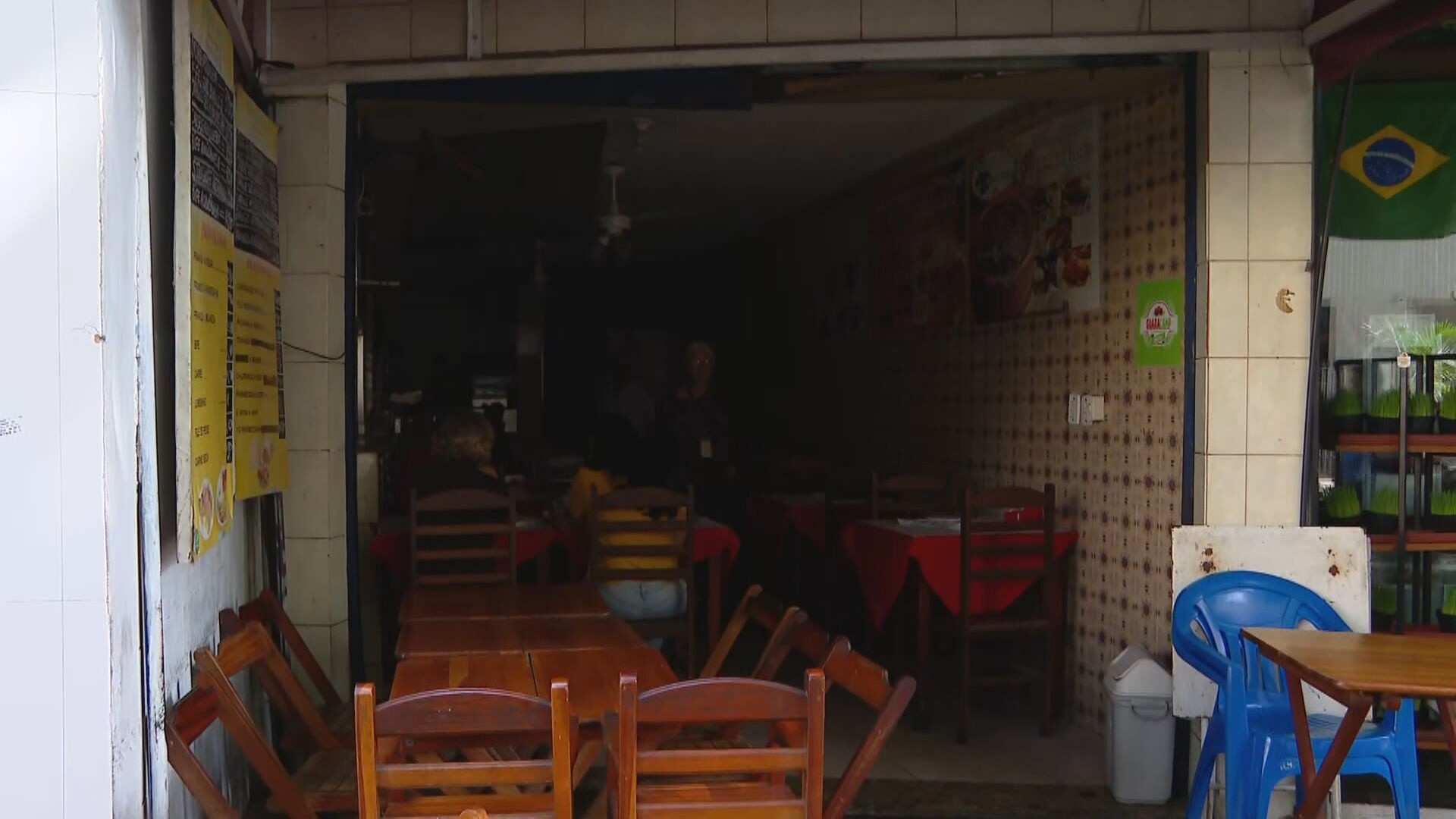 Falta de luz atinge trechos dos bairros do Flamengo e de Botafogo e deixa moradores presos em elevadores