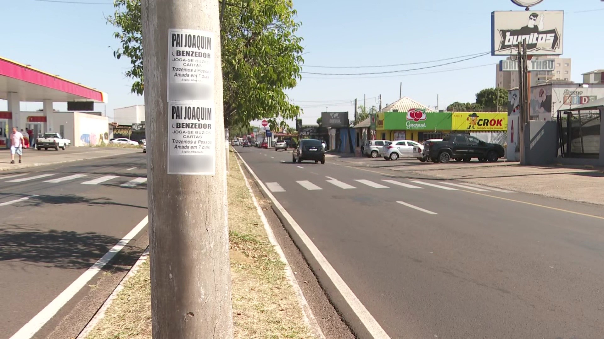 Pai de santo acumula R$ 618 mil em multas por colar cartazes em postes de Franca, SP