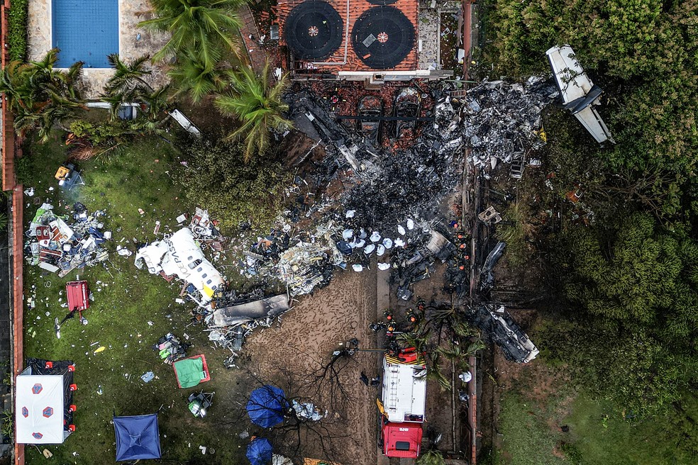 Escombros de avião em Vinhedo (SP) neste sábado, dia 10 de agosto de 2024 — Foto: Nelson Almeida/AFP
