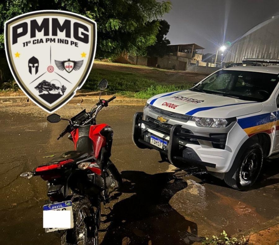 Homem reconhece a própria moto e o filho em imagens mostradas durante buscas por suspeitos de roubos 