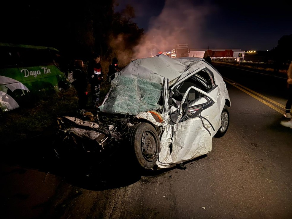 A condutora do veículo envolvido no acidente morreu — Foto: Roberto Wolfart