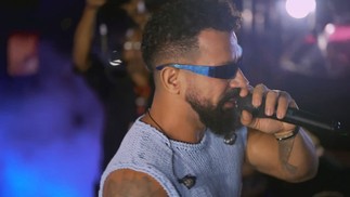 Dennis DJ toca hits no palco Torre do Festival de Verão Salvador — Foto: Multishow