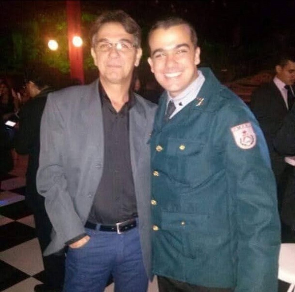 Paulo Rogério da Costa Lopes e o filho, o cabo Paulo Lopes; ambos foram mortos — Foto: Arquivo pessoal