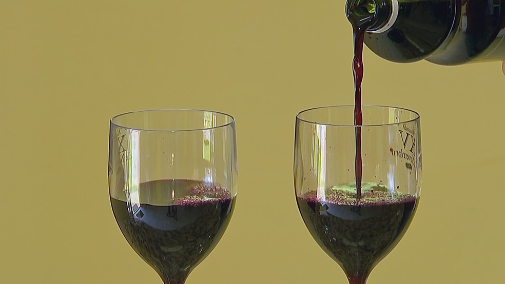 Suco de uva orgânico de São Roque ganha prêmio nacional após 6 anos de pesquisa — Foto: TV TEM/Reprodução