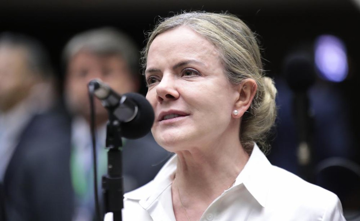 Lula estuda novo xadrez ministerial com ajustes no PT; Gleisi é cotada para o Planalto