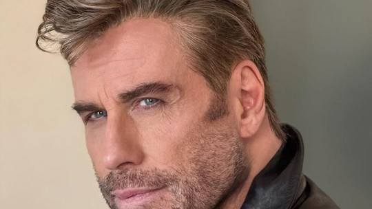 John Travolta volta a viver personagem de ‘Grease’ - Ator participou de sessão do musical e surpreendeu o público com a presença.