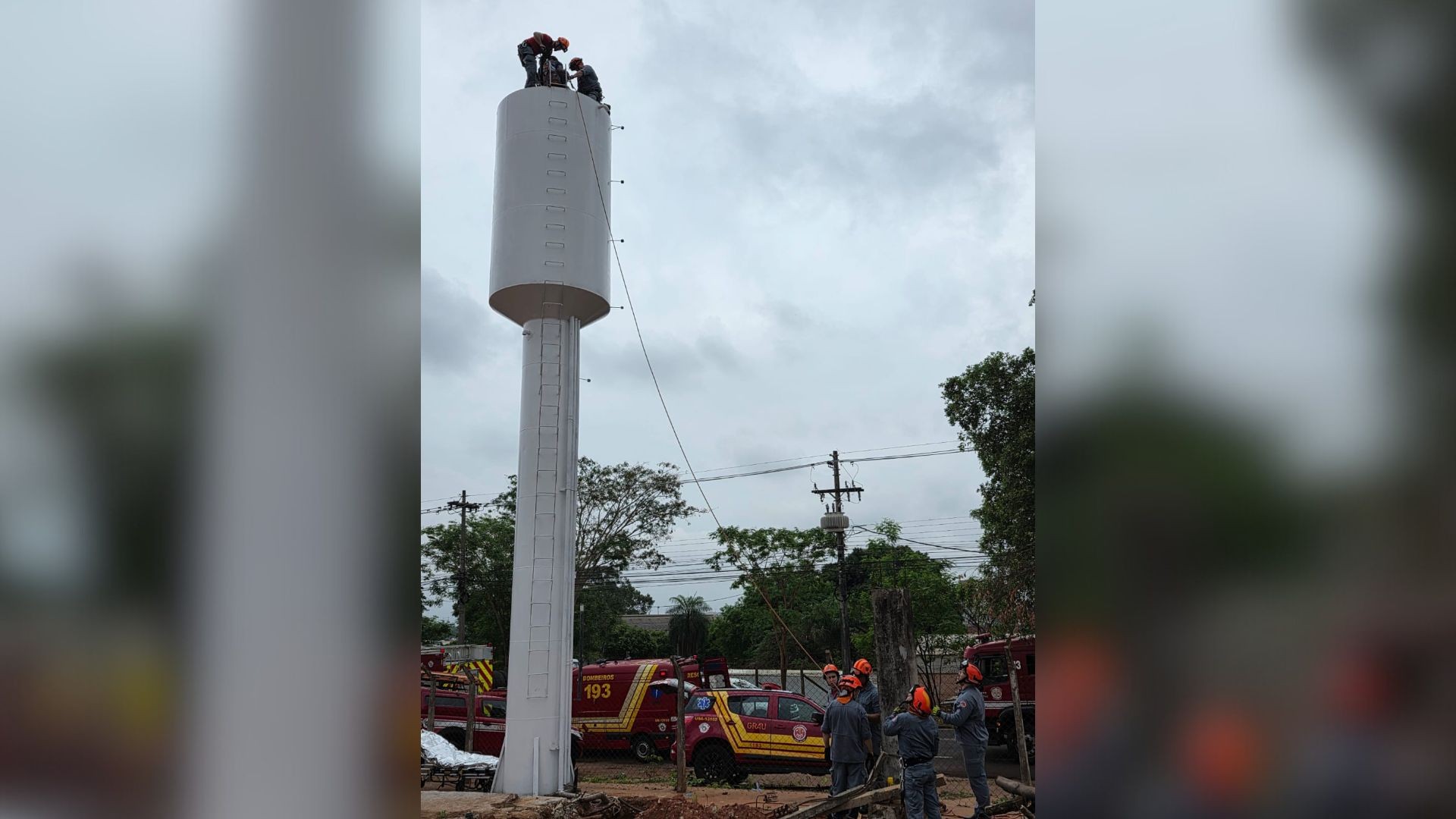 Corpo de Bombeiros resgata pintor que passou mal dentro de caixa d’água com aproximadamente 12 metros de altura
