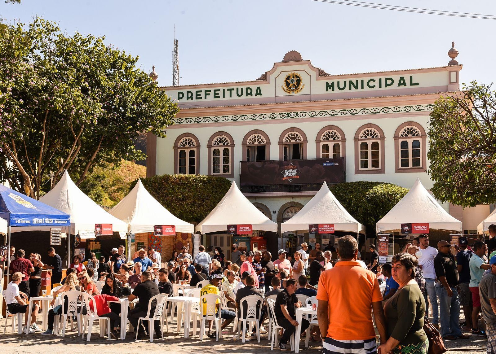 Festival de Aipim com torresmo marca festa de 134 anos de Duas Barras