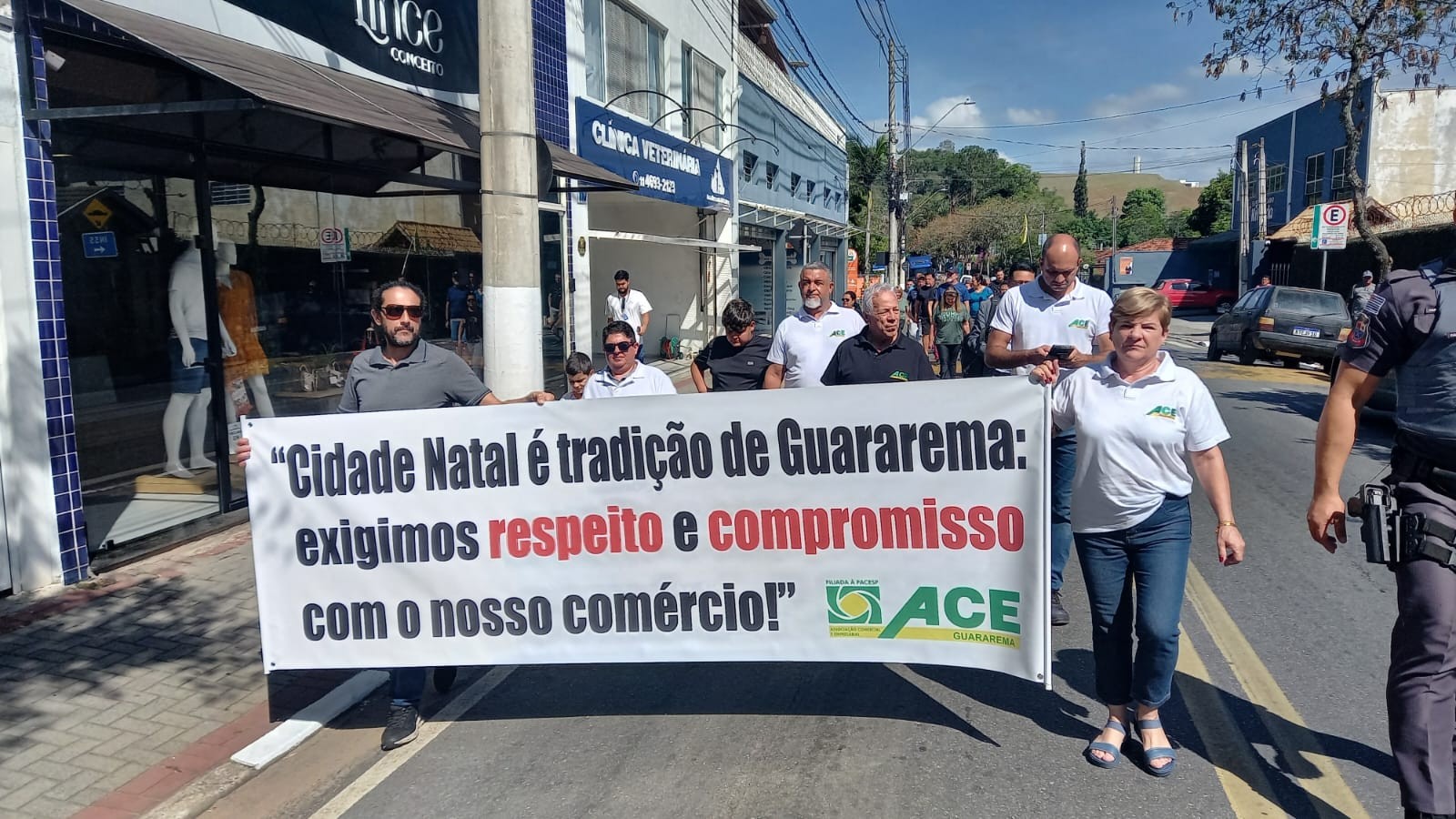 Comerciantes protestam contra o cancelamento do 'Guararema Cidade Natal 2024'