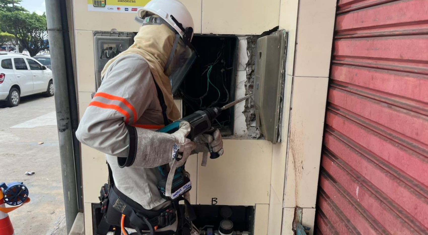 Seis pessoas são levadas para delegacia por suspeita de furto de energia em Nossa Senhora do Socorro