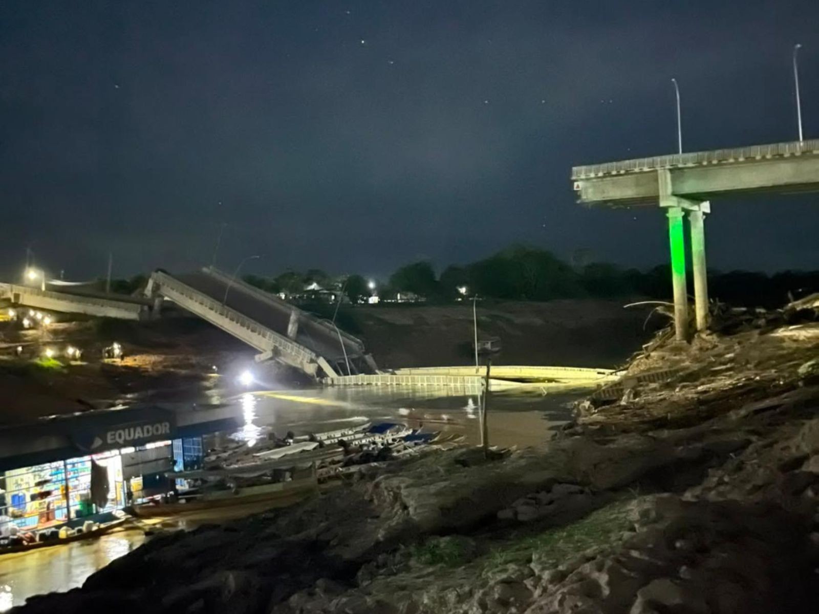 Após interdição, trecho da Ponte Frei Paolino desaba e deixa feridos no Acre; VÍDEO