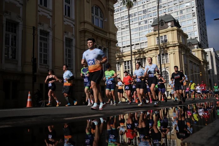 40ª Maratona Internacional de Porto Alegre reúne 25 mil atletas em edição histórica; confira programação