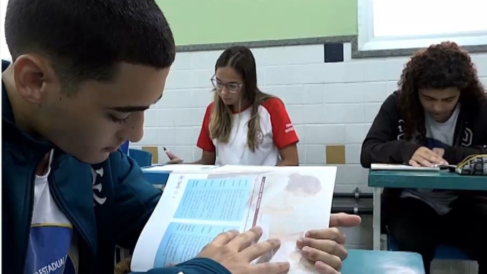 Alunos da rede pública estadual podem estudar inglês ou espanhol de graça no Espírito Santo. — Foto: Reprodução
