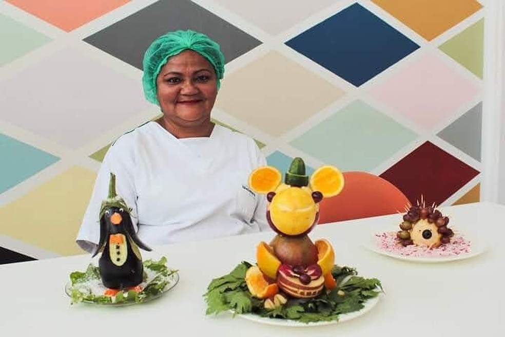 Vanilda Nunes de Almeida transforma melancia e outras frutas em arte — Foto: Arquivo pessoal