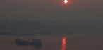 Fumaça de queimadas florestais encobre   a ponte do rio Negro e a cidade de   Manaus (AM), deixando a qualidade do ar   em nível péssimo na capital e nas   cidades da região metropolitana, nesta   sexta-feira, 9 de outubro de 2026. — Foto: 