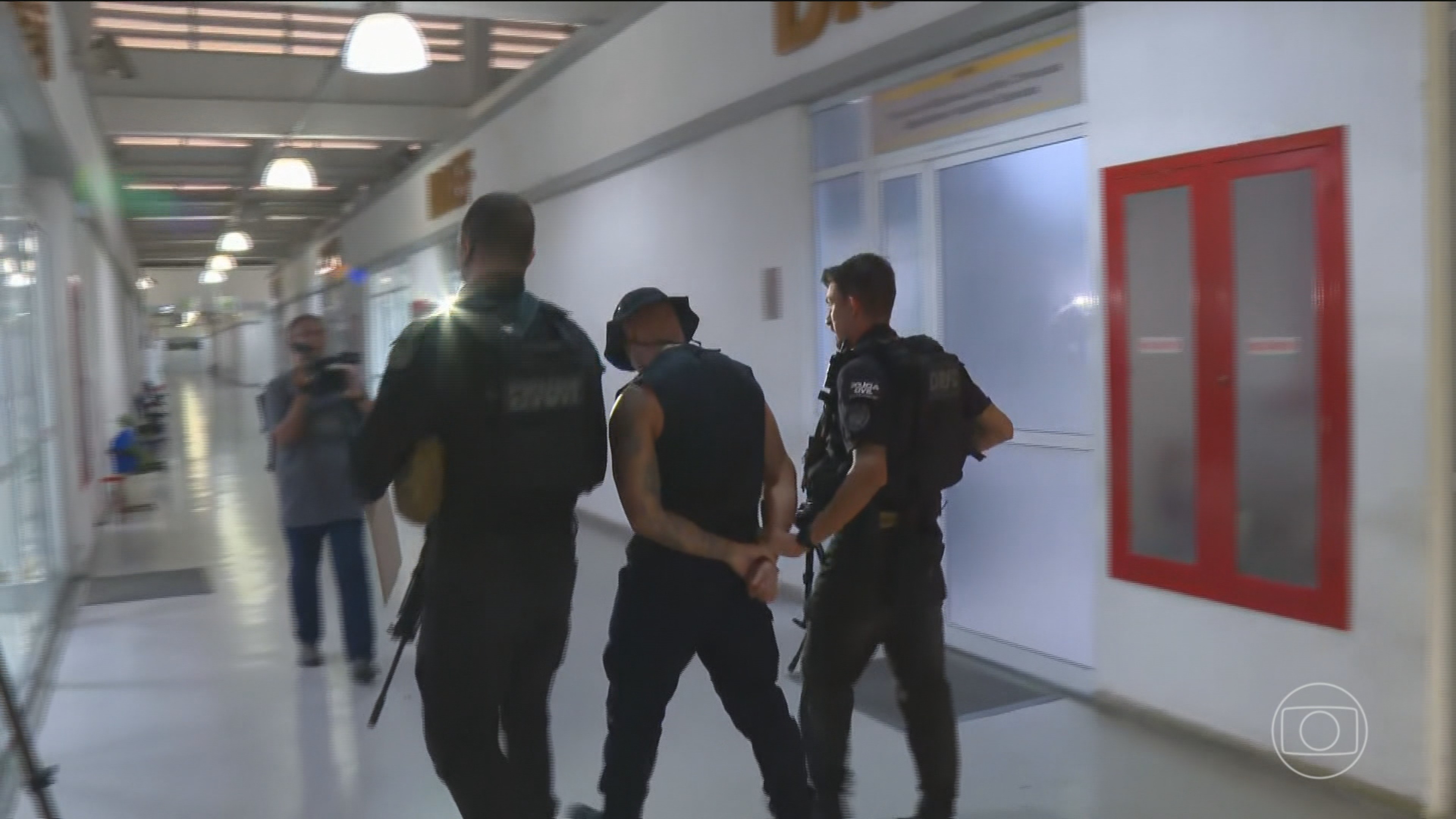 No Rio, terceiro dia de operações contra policiais suspeitos de envolvimento com o crime organizado tem 13 presos