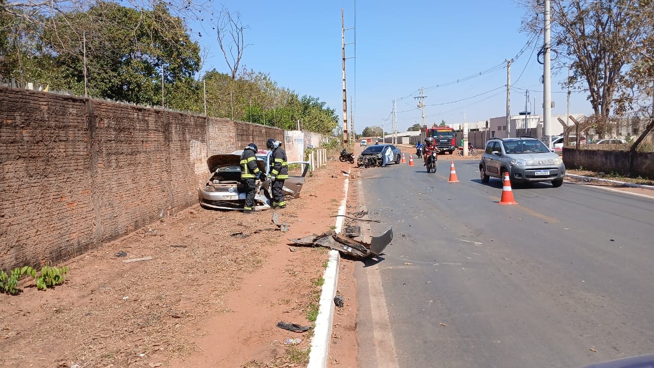 Acidente deixa três feridos em Várzea Grande e motorista foge na garupa de moto