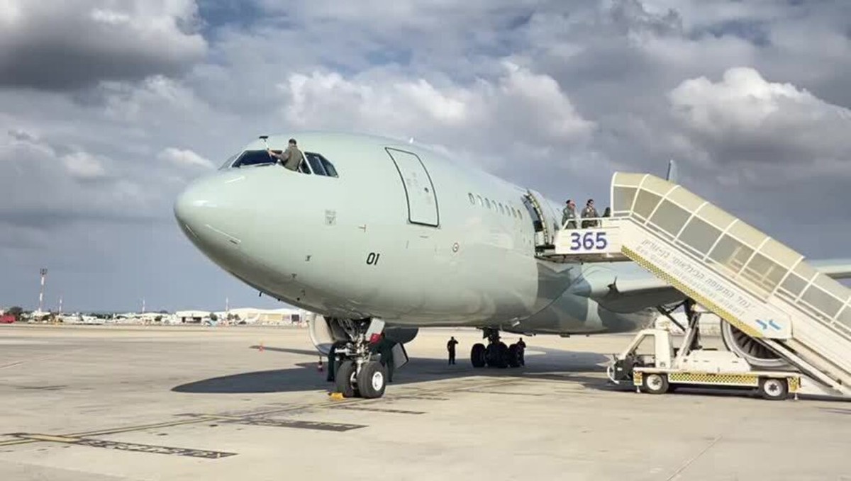 Avião do governo brasileiro chega à Israel para resgatar brasileiros;  entenda como vai funcionar