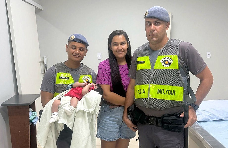 Bebê engasgado com leite é salvo por policiais militares em Conchal