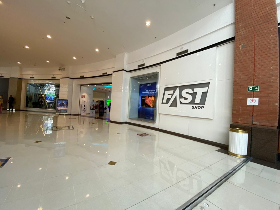 Loja da Fast Shop do Shopping Morumbi nesta quinta-feira (23) — Foto: Raphael Martins/G1