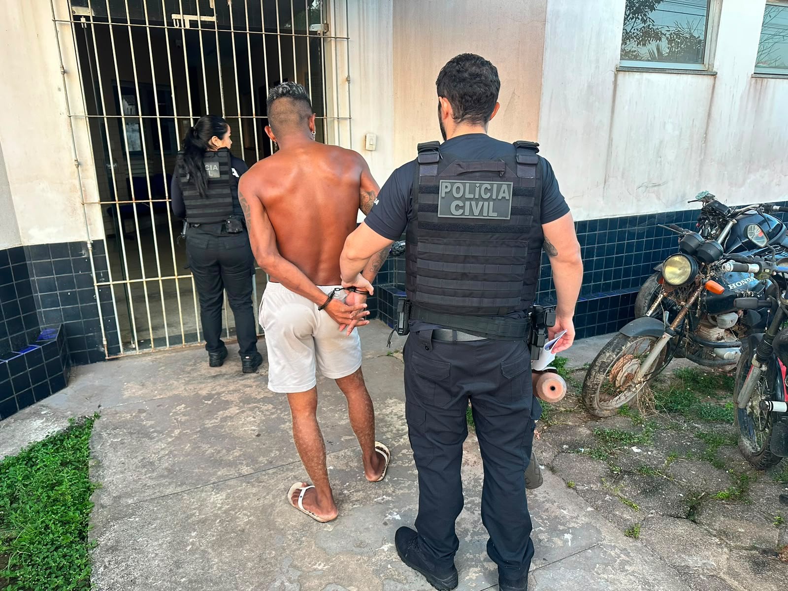 Homem é preso suspeito de tentar matar companheira a facadas em Cachoeira do Arari