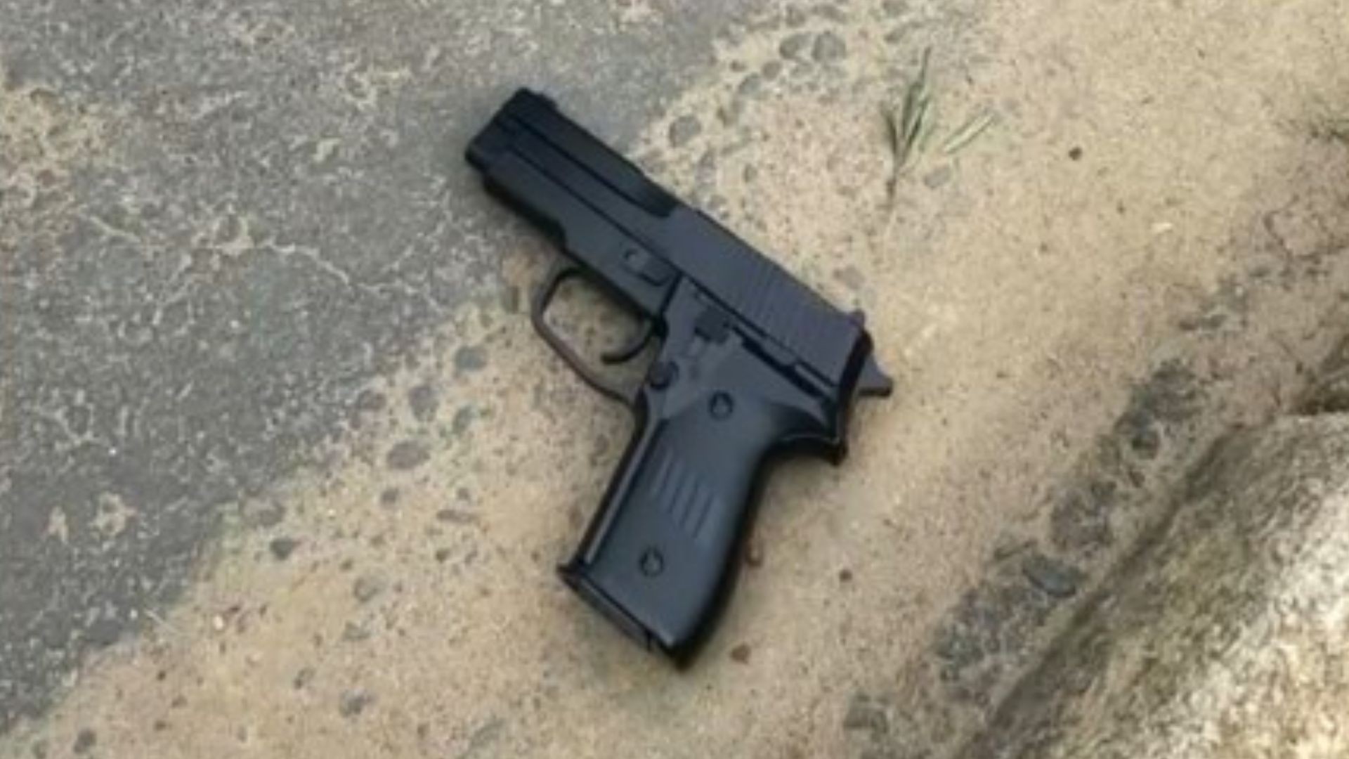 Passageiro ameaça taxista com arma falsa, aponta para PM e acaba baleado no ES