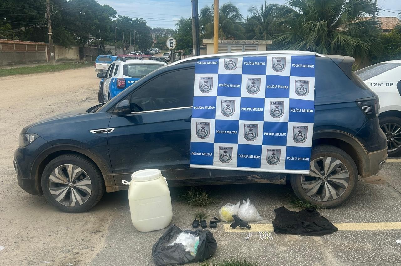 PM recupera carro roubado e prende suspeito de liderar roubos e tráfico em São Pedro da Aldeia