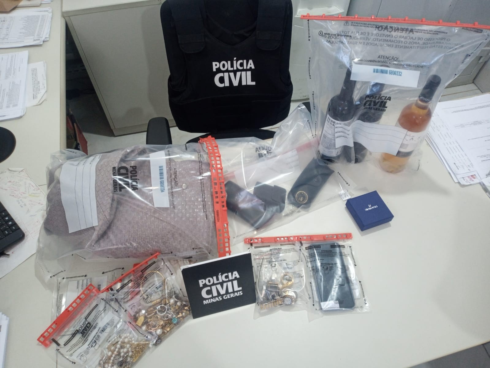 Doméstica confessa furto de R$ 500 mil em joias da patroa em MG