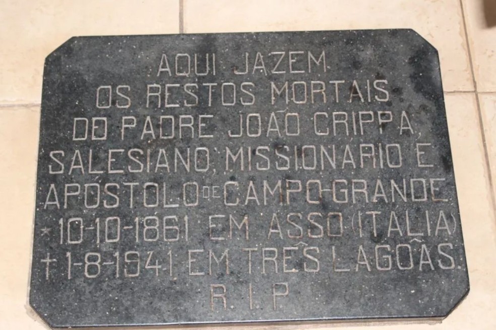 Os restos mortais do padre estão no interior da Igreja São José, em Campo Grande — Foto: Reprodução Missão Salesiano