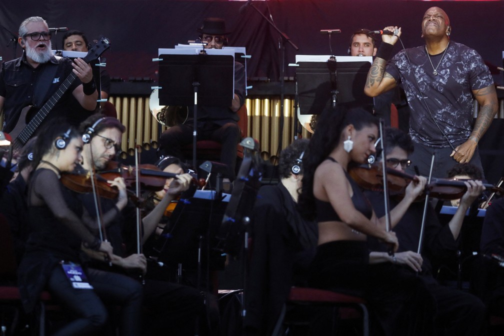 Sepultura toca com a Orquestra Sinfônica Brasileira no Rock in Rio 2022 — Foto: Ricardo Moraes/Reuters