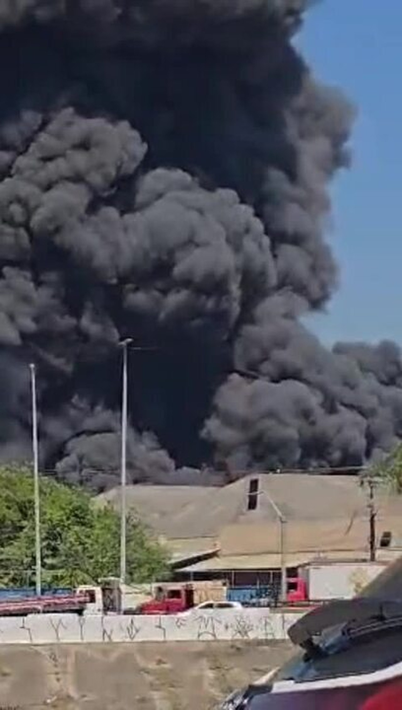 Galpão pega fogo na Lapa, em SP