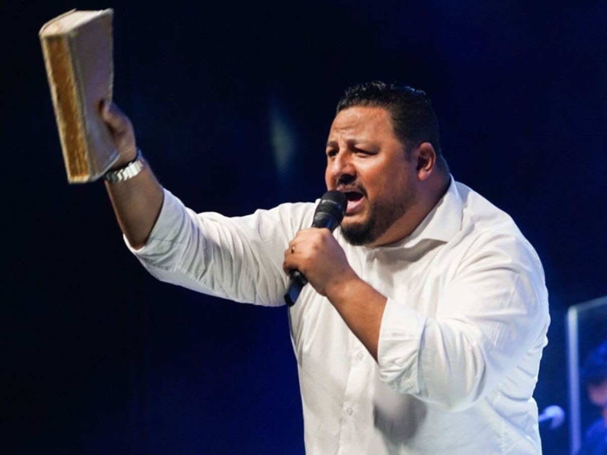 Pastor vira réu acusado de dizer que cidade precisava de oração porque 'homossexual assumido' ocupou direção da Câmara