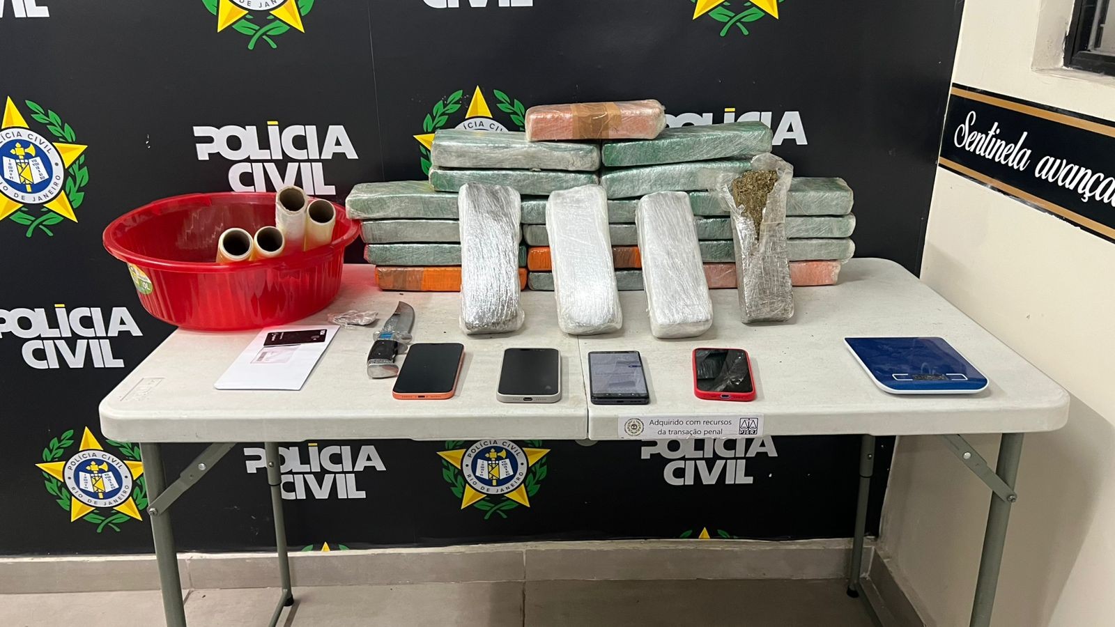 Três suspeitos são presos com cerca de 15 kg de drogas em Barra Mansa
