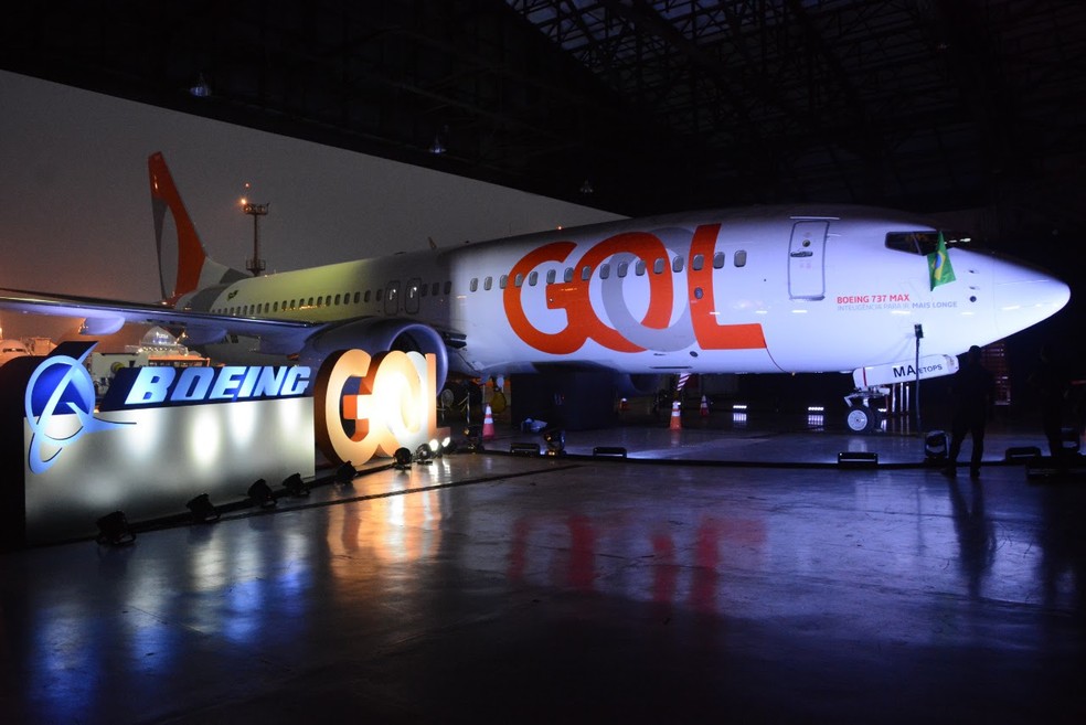 Conheça o avião da GOL personalizado com a pintura do cartão GOL