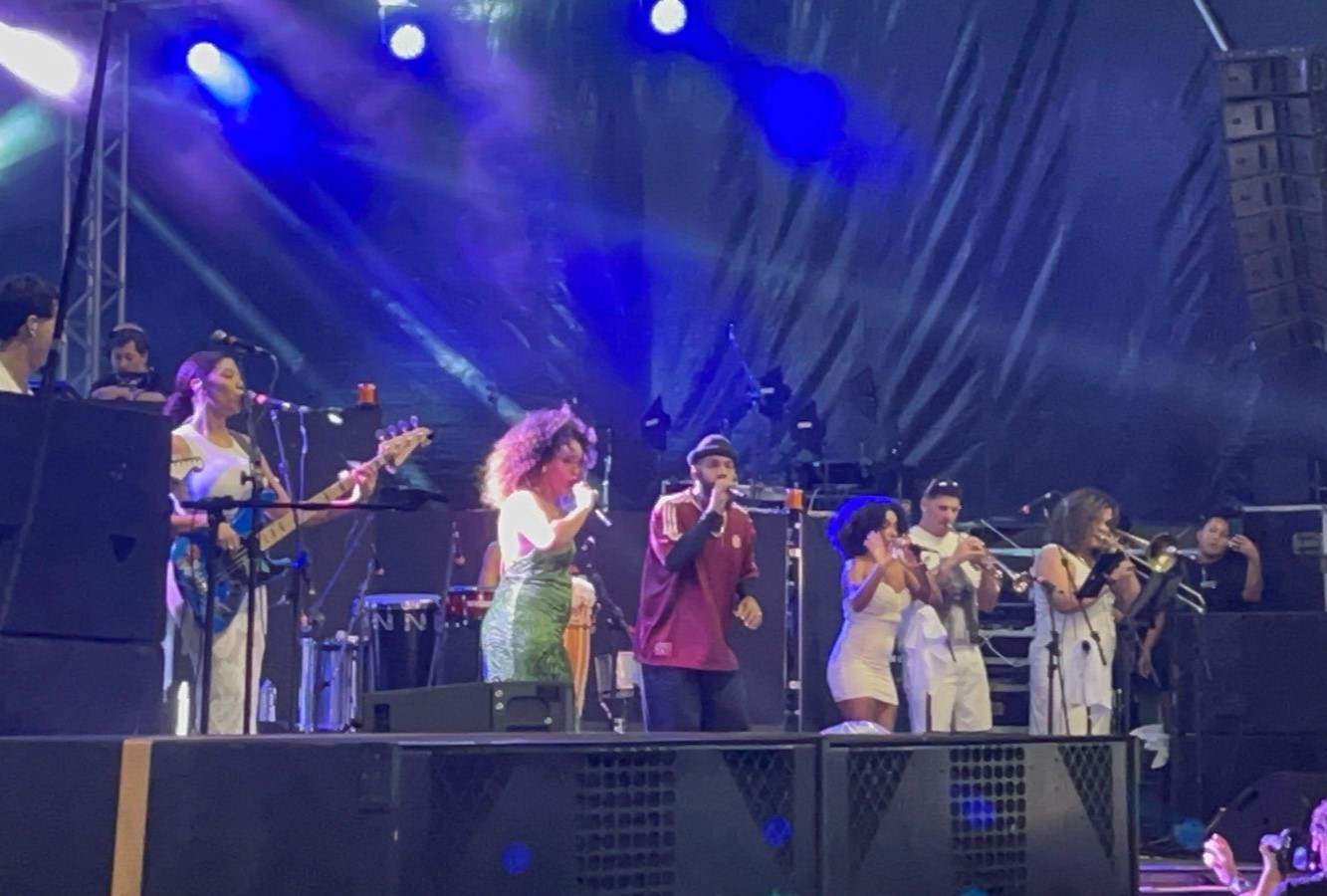 BaianaSystem e Rachel Reis reúnem multidão em festa pré-Micareta de Feira nesta quarta