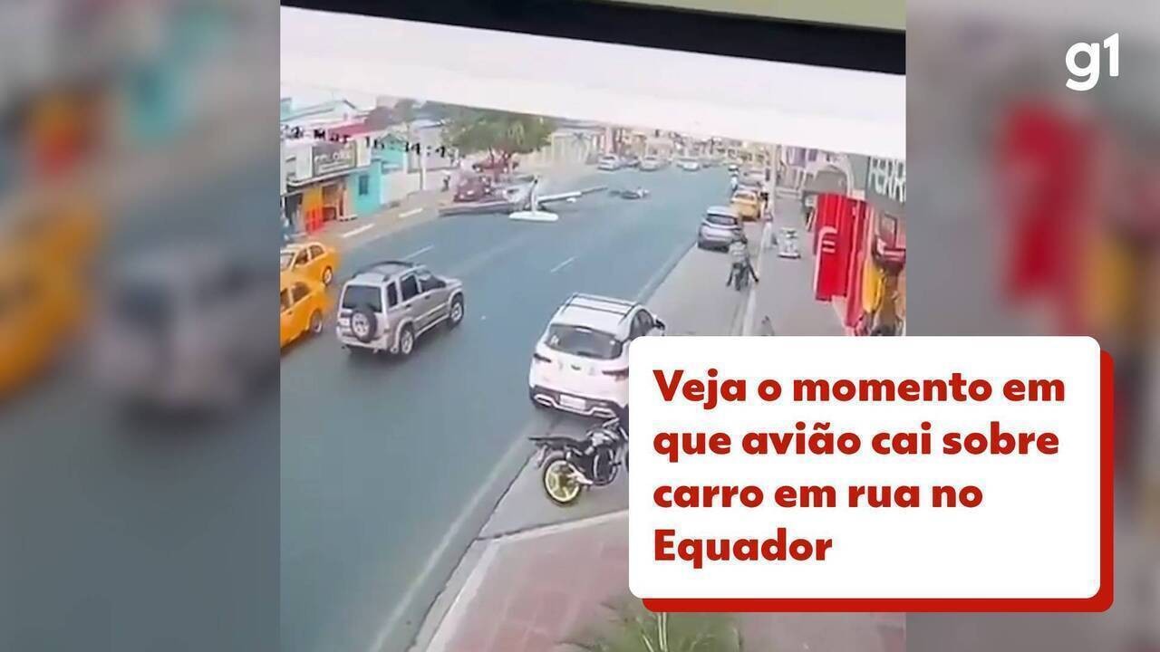 V Deo Veja Momento Em Que Avi O Cai Sobre Carro Em Rua Movimentada No Equador Mundo G