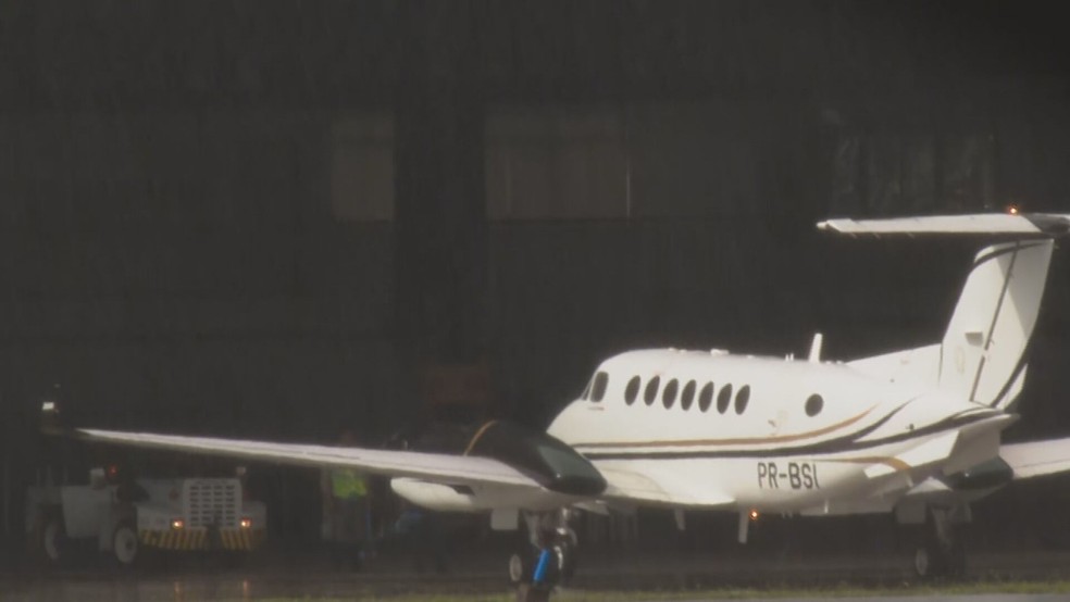 Avião em que o banqueiro Daniel Vorcaro foi transferido para Brasília. — Foto: TV Globo/Reprodução