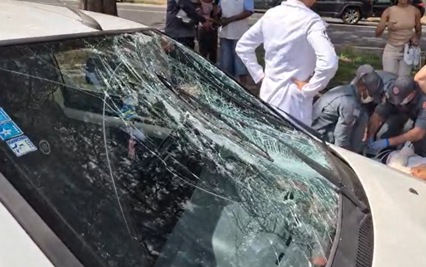 Idosa é atropelada ao atravessar Avenida Major Nicácio em Franca, SP