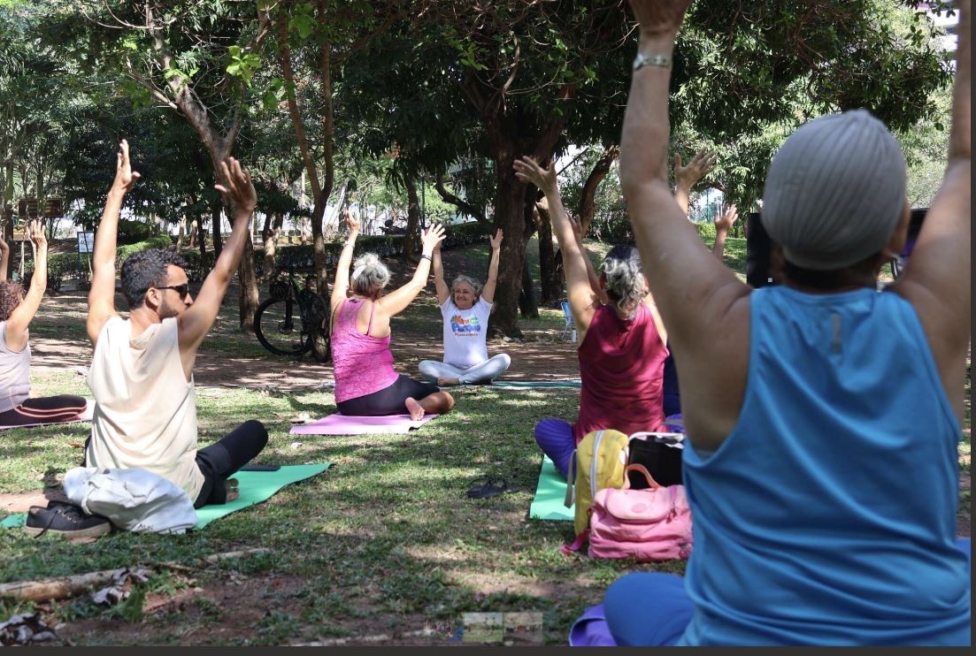 Projeto oferece aulas gratuitas de yoga, futebol e danças neste domingo no Parque do Cocó em Fortaleza