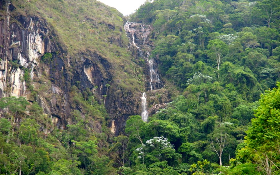 Na Bahia, a Área de Proteção Ambiental Serra do Ouro, com mais de 50 mil hectares, tem trilhas e cachoeiras — Foto: Nello de Aguiar Ferrari/VC no G1